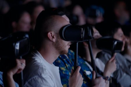 « Des jumelles d’opéra aux lunettes VR pour le théâtre, il n’y a qu’un pas » Marie Point